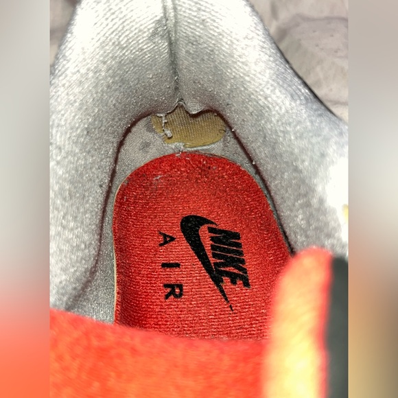 Air Jordan 4 Bred 2019 - Picture 8 of 16